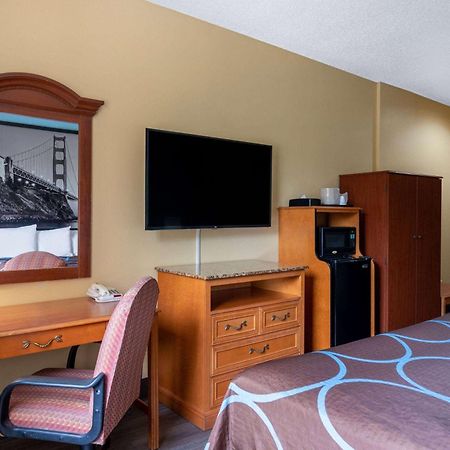 Hotel Super 8 By Wyndham Salisbury Extérieur photo