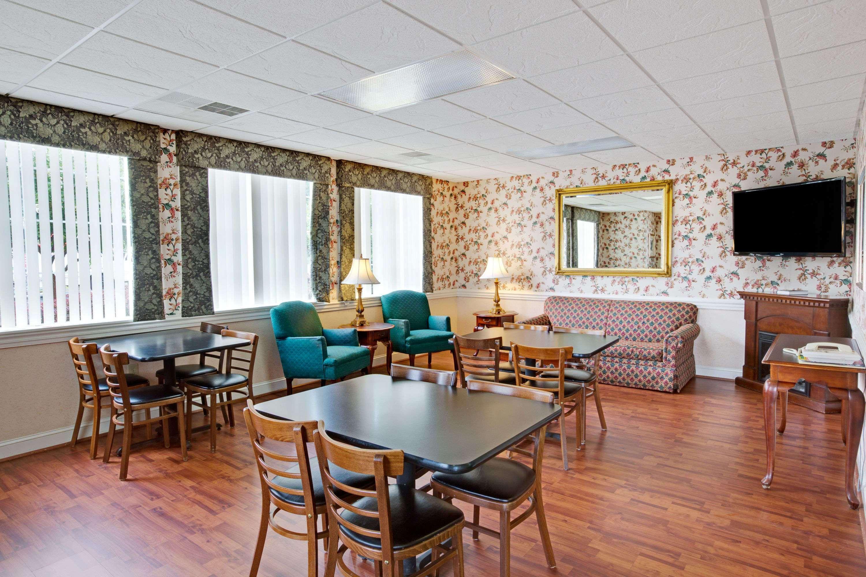 Hotel Super 8 By Wyndham Salisbury Extérieur photo