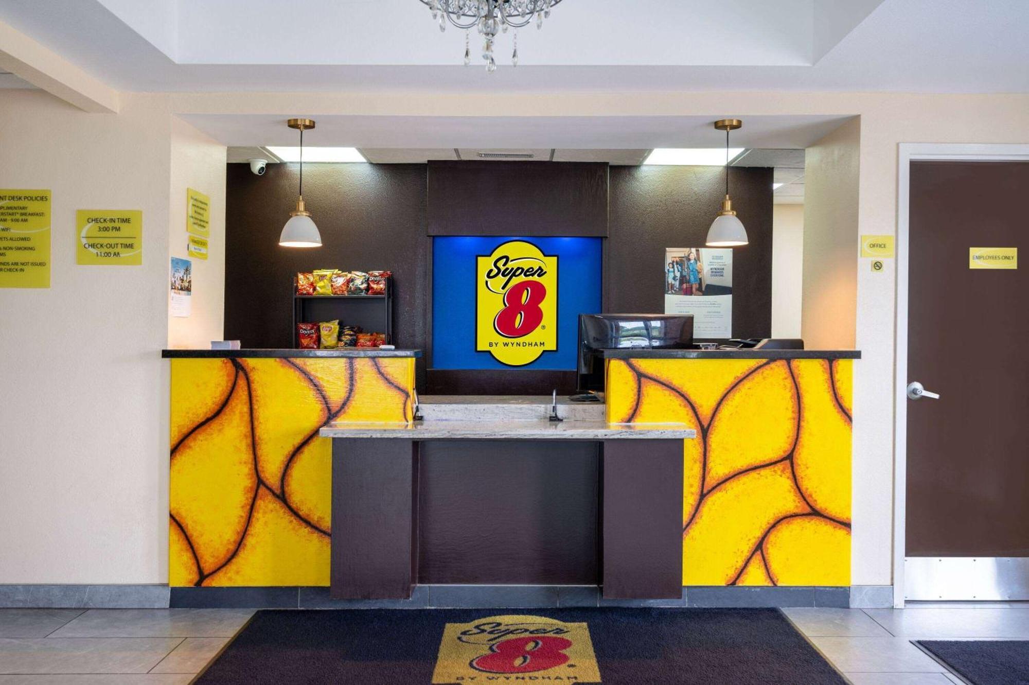 Hotel Super 8 By Wyndham Salisbury Extérieur photo