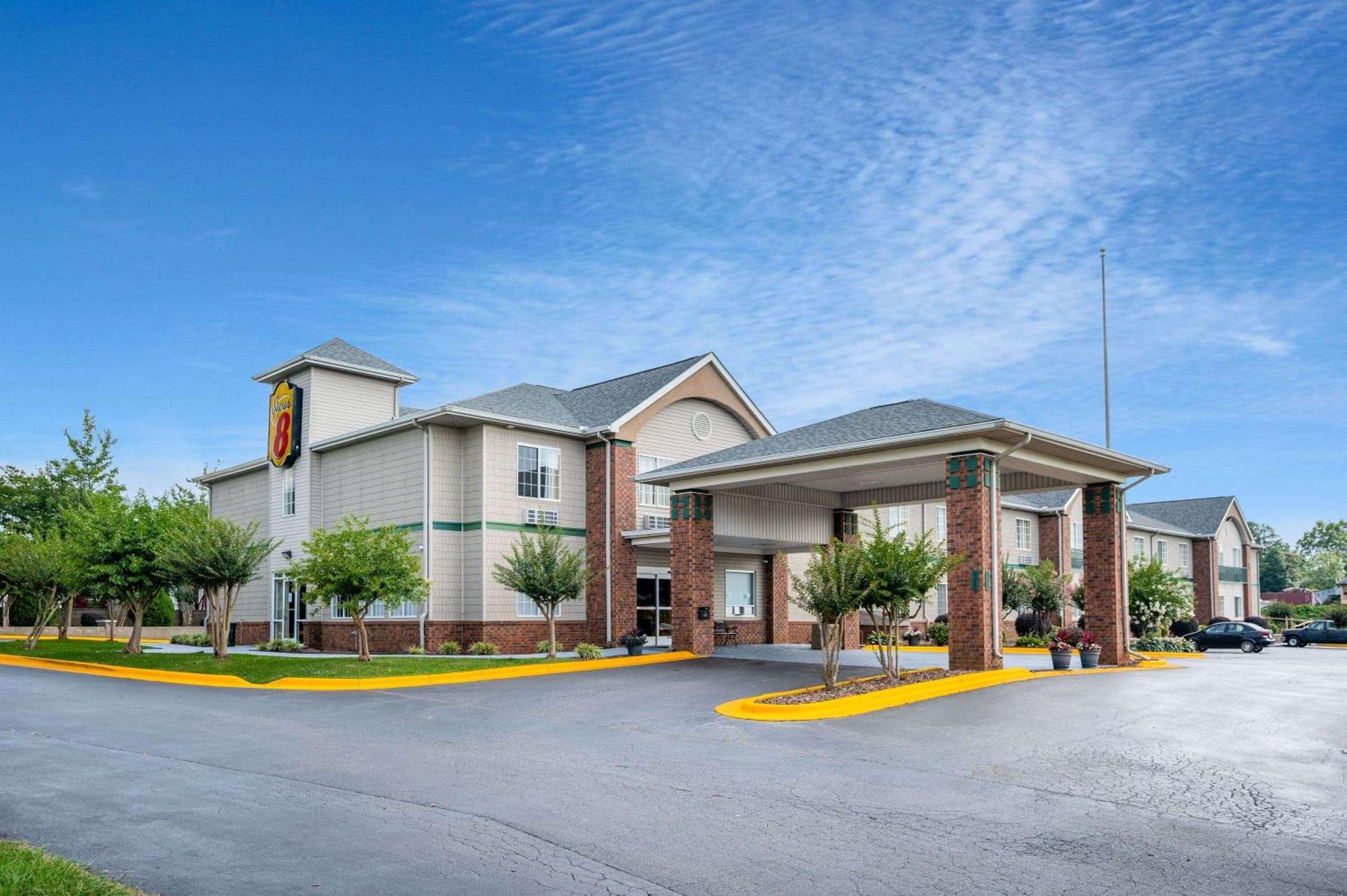 Hotel Super 8 By Wyndham Salisbury Extérieur photo