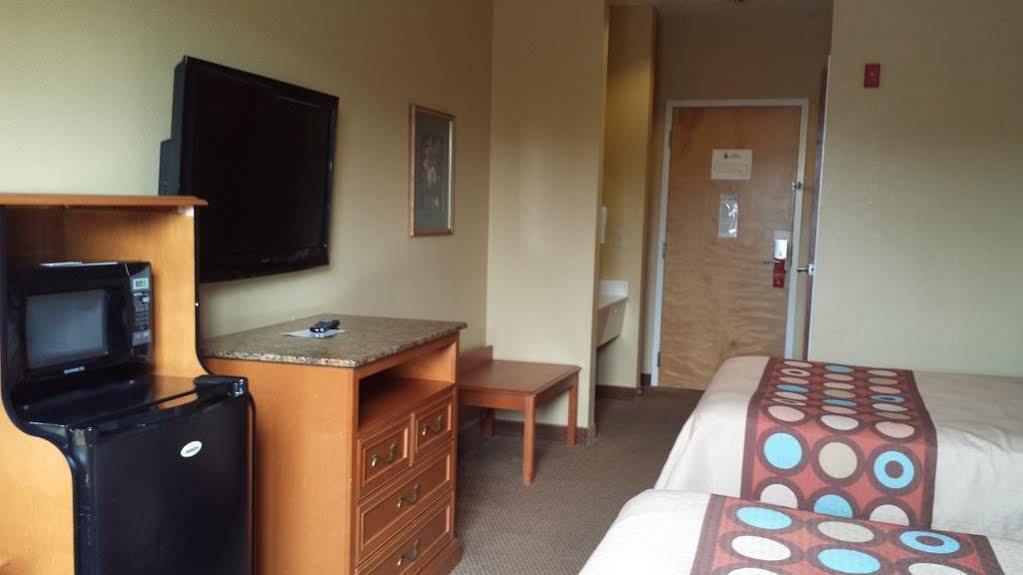 Hotel Super 8 By Wyndham Salisbury Extérieur photo